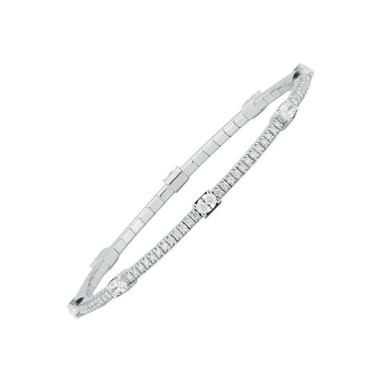 Close up view of the 2 ct diamond tennis bracelet from the Extensible Collection. Featuring 2 carats of round and oval-cut white diamonds.