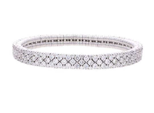 18K white gold stretch bracelet featuring 8.88 ct of white diamonds with a clarity of VS2