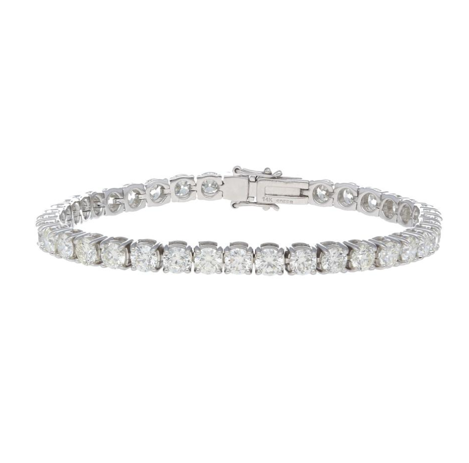 Close up view of the 17 ct diamond tennis bracelet in 18k white gold.