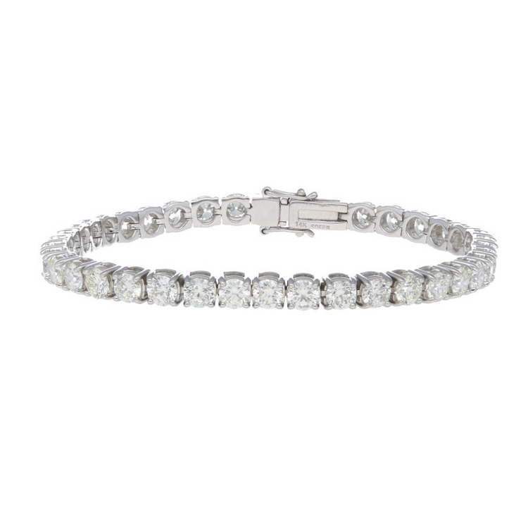 Close up view of the 17 ct diamond tennis bracelet in 18k white gold.