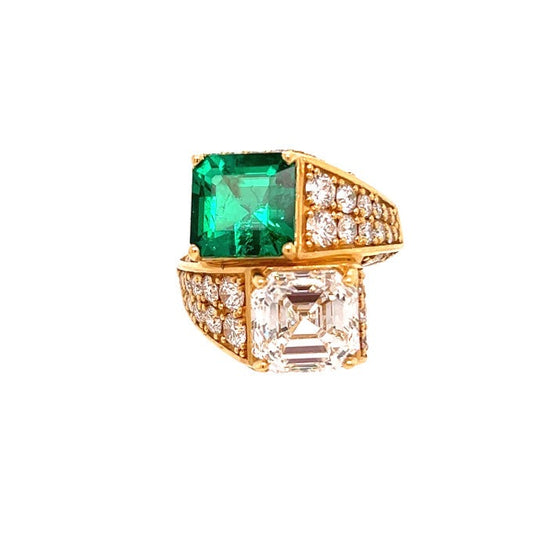 Green Emerald and White Diamond Ring