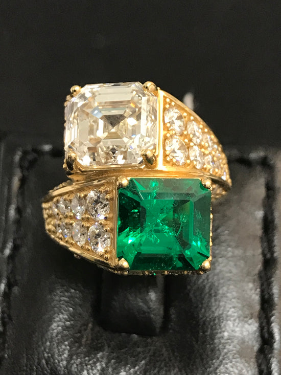 Green Emerald and White Diamond Ring