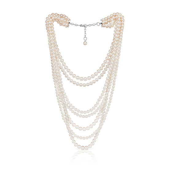Necklace featuring seven rows of Akoya pearls in different lengths