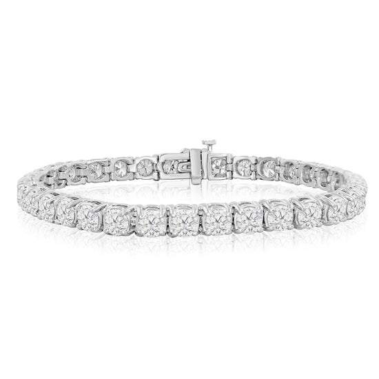 Timeless tennis bracelet featuring 34 round-cut diamonds on 18K white gold 